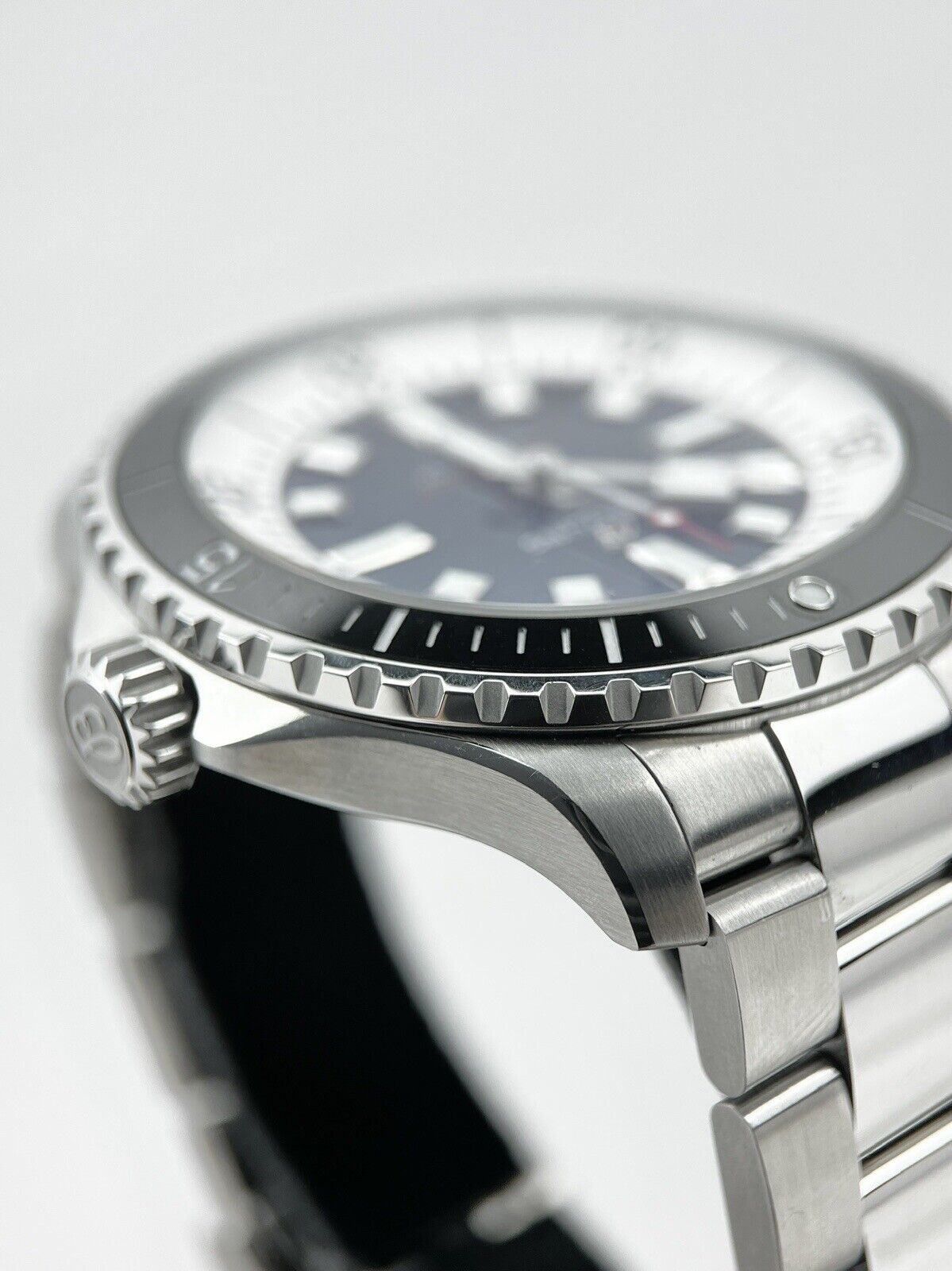 Breitling Super Ocean Automatic 44mm Blue Dial Automatic Men's Watch A17376 B&P
