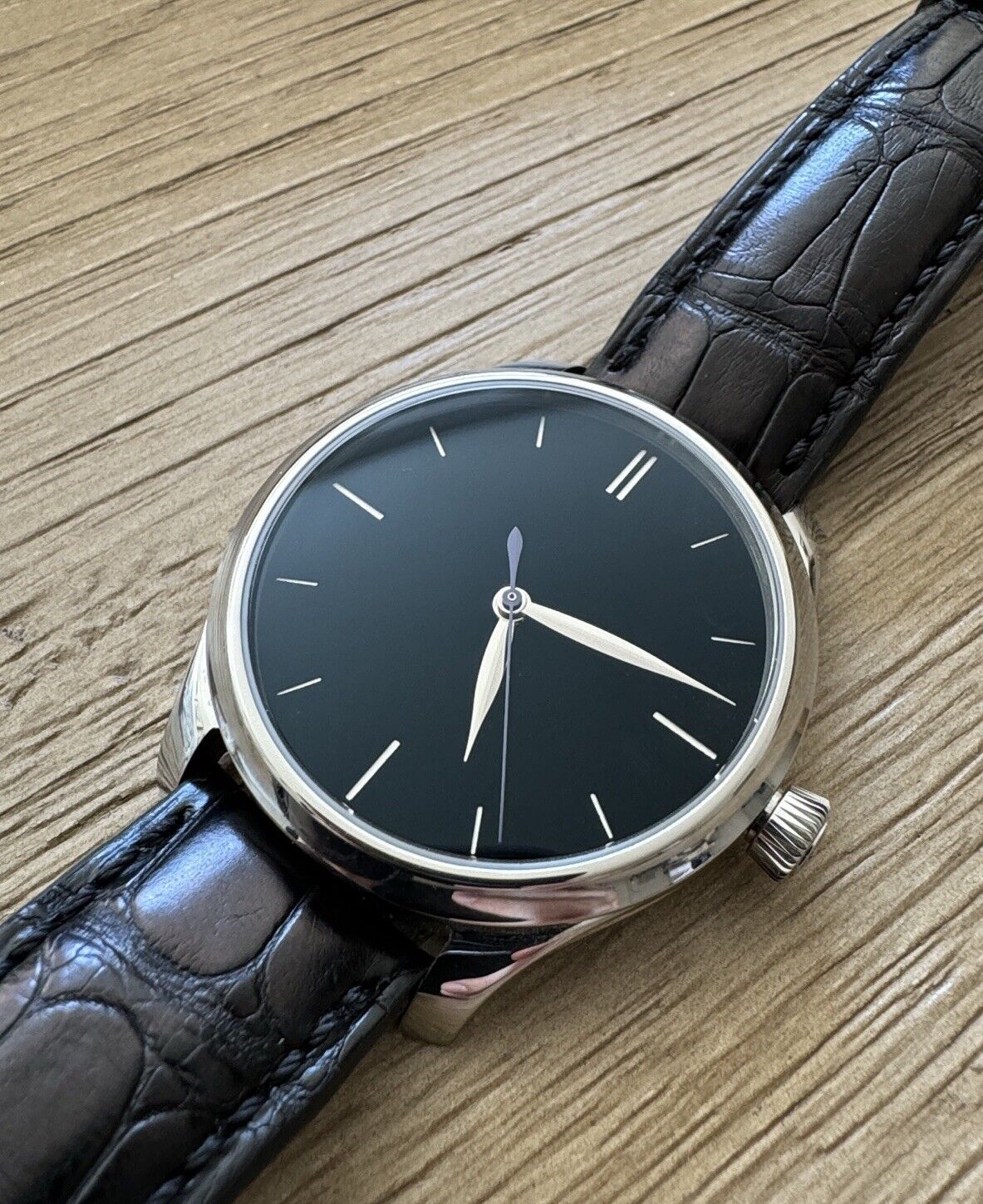 H. Moser & Cie Endeavour Centre Second Vantablack 40mm Automatic 1200-1235