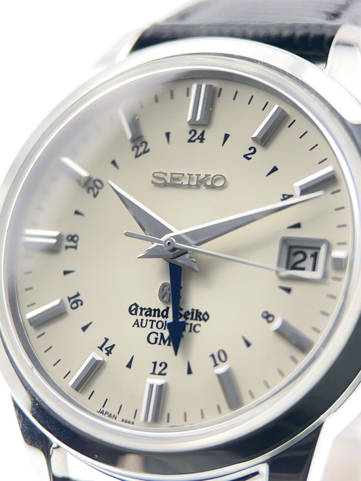 Grand Seiko GMT Stainless Steel Cream Color Dial 39.5mm Automatic Men’s SBGM021