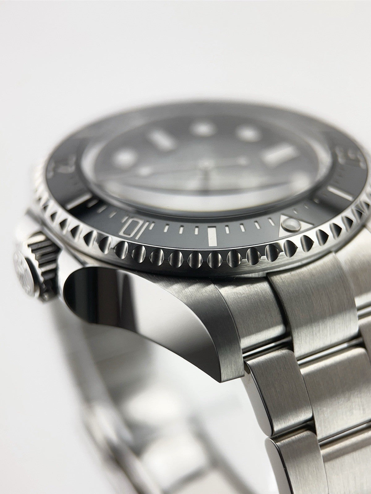 Rolex Sea-Dweller Stainless Steel Blue Dial 44mm Automatic Mens Watch 136660