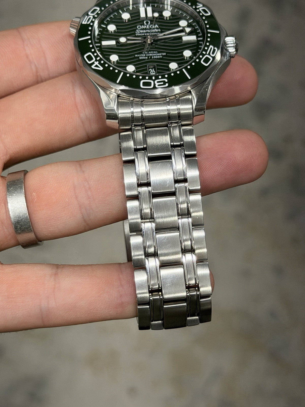 2025 Omega Seamaster Green Dial Steel 42mm Automatic Mens 210.30.42.20.10.001