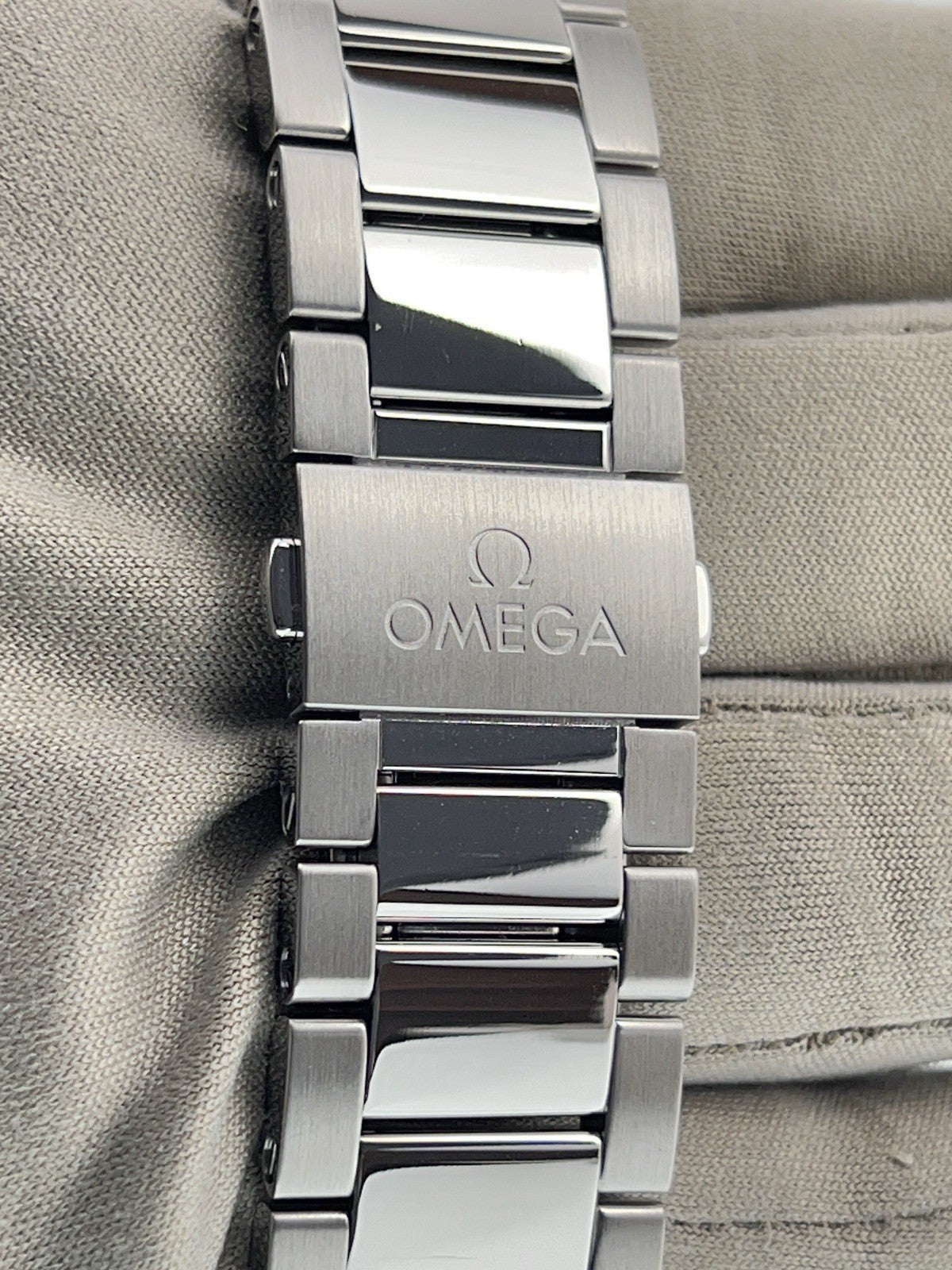 Omega Seamaster Aqua Terra World Timer 'Summer Blue' Ref. 220.10.43.22.03.002