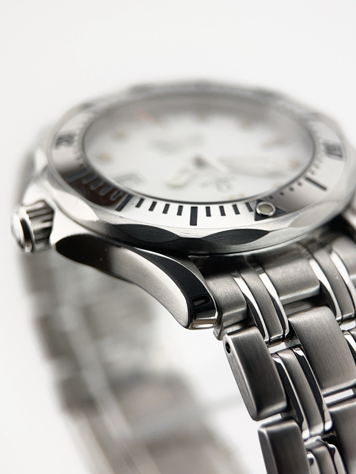 Omega Seamaster Stainless Steel White Dial 36mm Quartz Movement Watch 2562.20