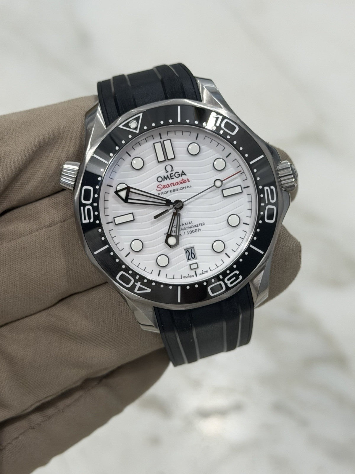 2020 Omega Seamaster Steel White Dial 42mm Auto Mens Watch 210.32.42.20.04.001