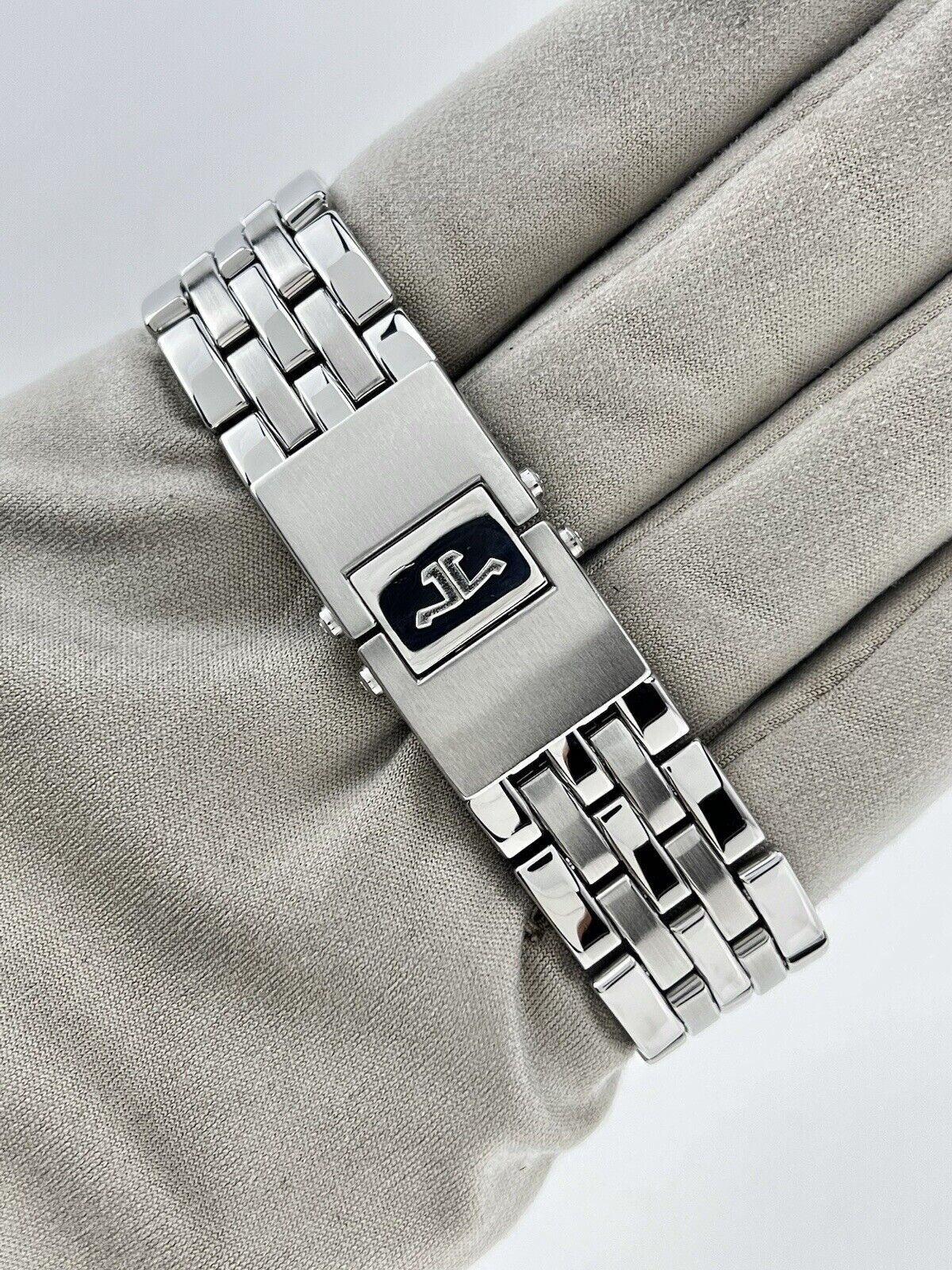 Jaeger-LeCoultre Reverso Gran Sport Ref 290.8.60 27mm X 36mm Black Dial Engraved