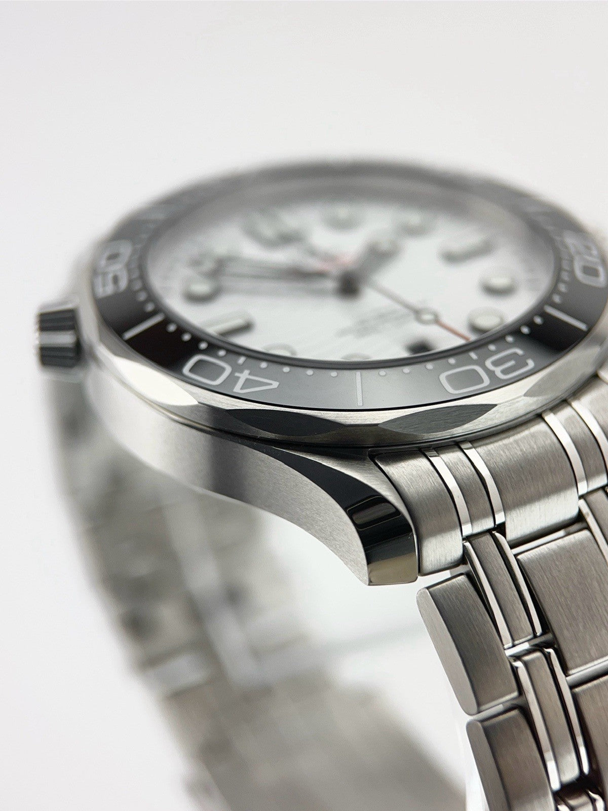 Omega Seamaster Diver Steel White Dial 42mm Automatic Mens 210.30.42.20.001