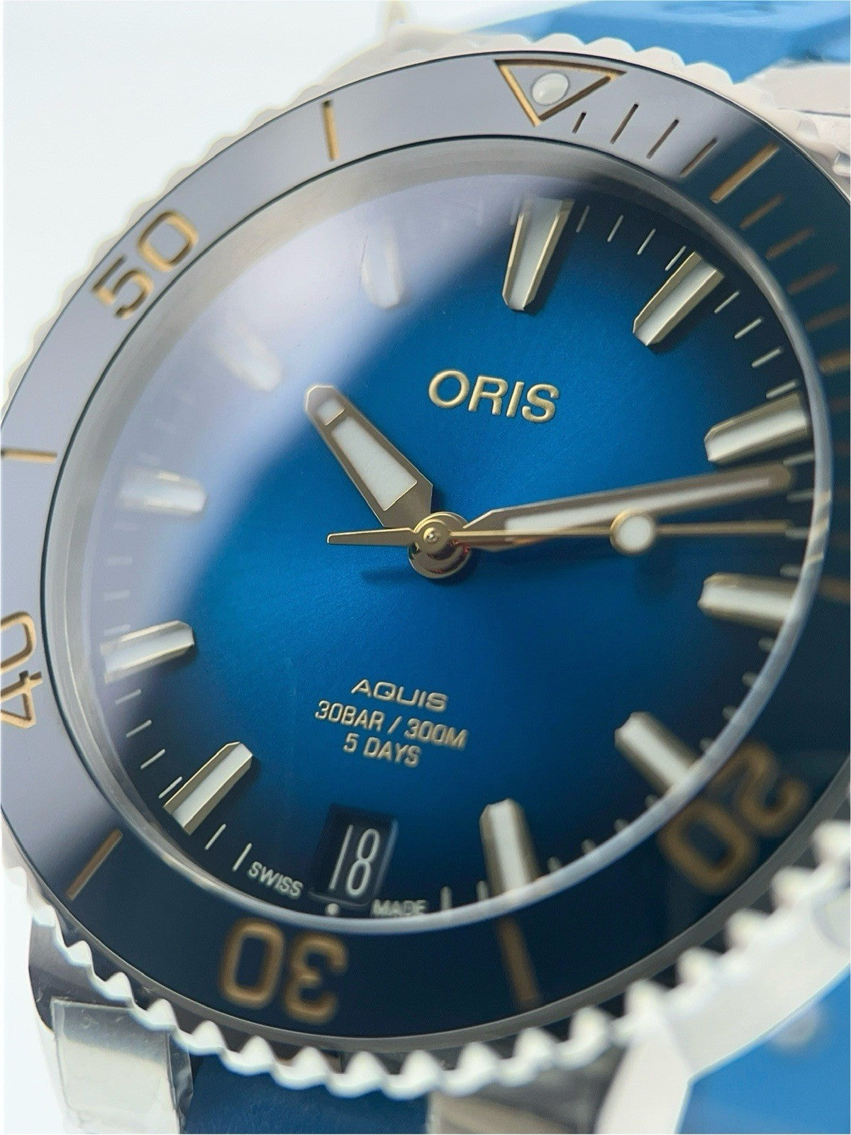 Oris Aquis Date 400 Stainless Steel Blue Dial 41.5mm Automatic Men's Watch 7769