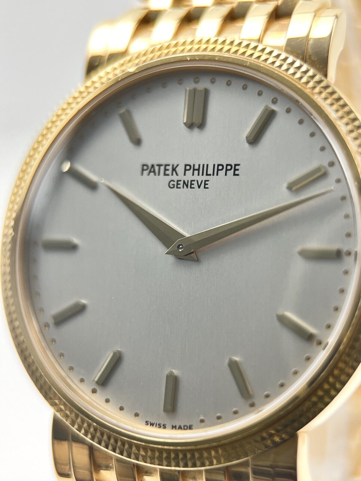 Patek Philippe Calatrava 5120/1J Mens Automatic Full 18k Yellow Gold 35mm Watch