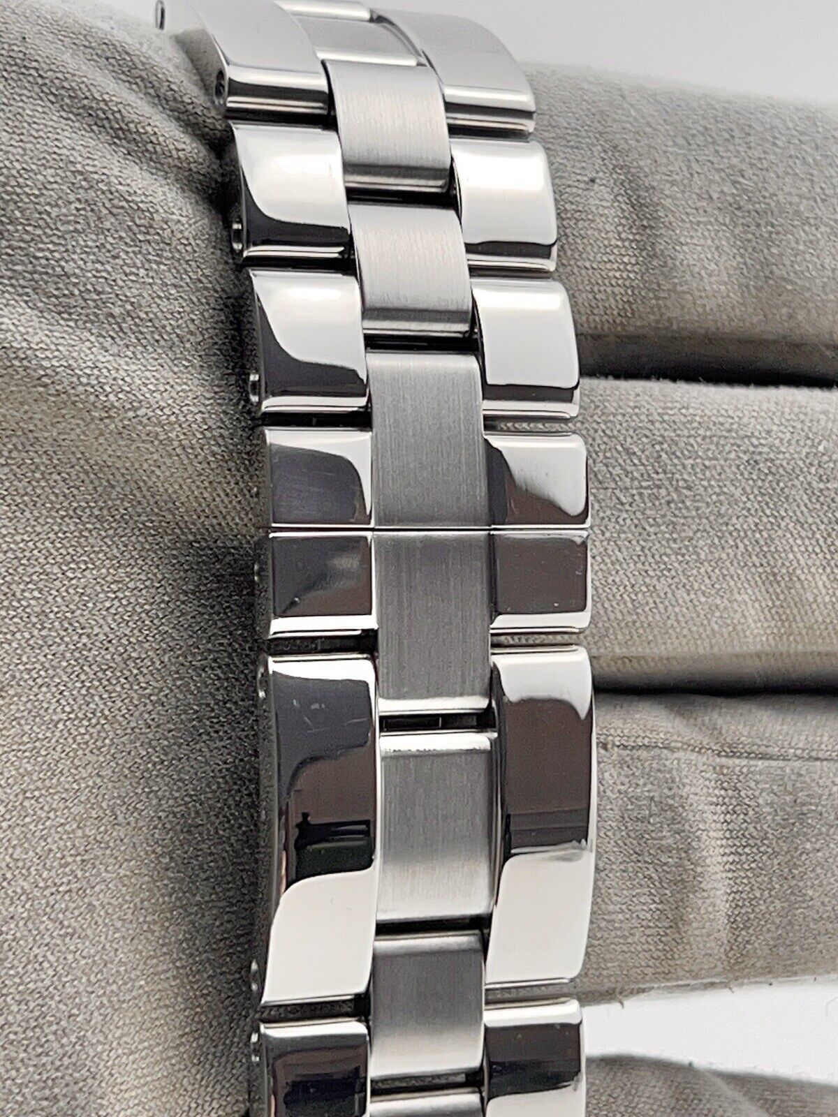 Cartier Roadster Date Stainless Steel 37mm Automatic Black Dial 2510 Watch
