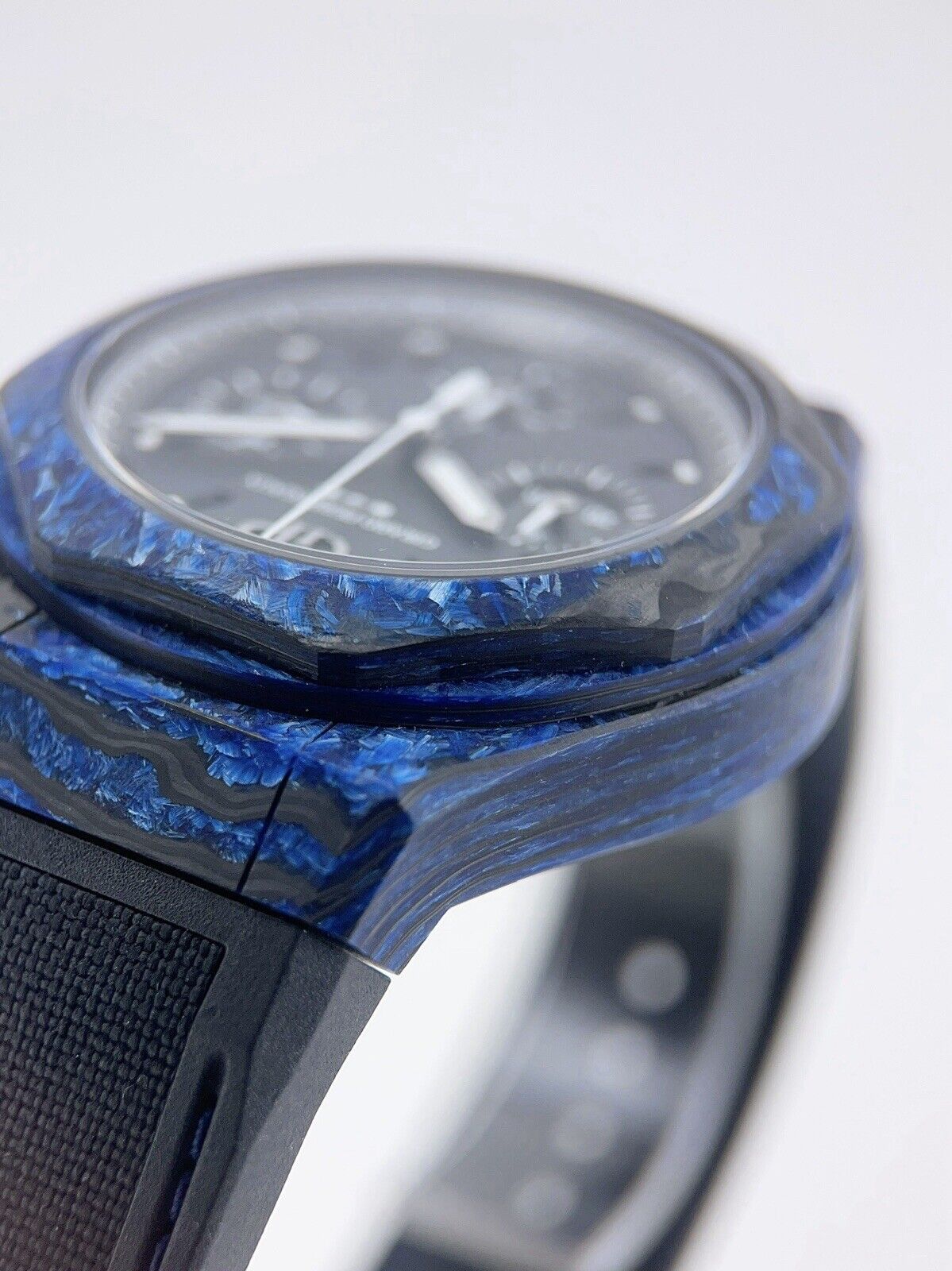 Girard Perregaux Laureato Absolute Rock Carbon Glass | Birmingham Luxury Watches Michigan