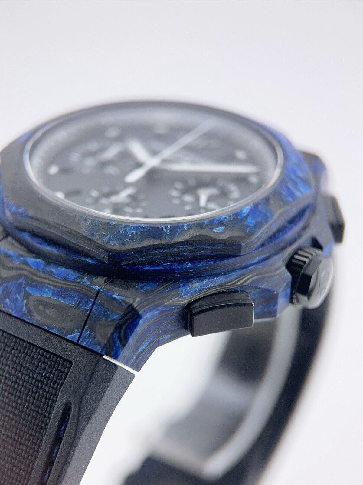 Girard Perregaux Laureato Absolute Rock Carbon Glass | Birmingham Luxury Watches Michigan