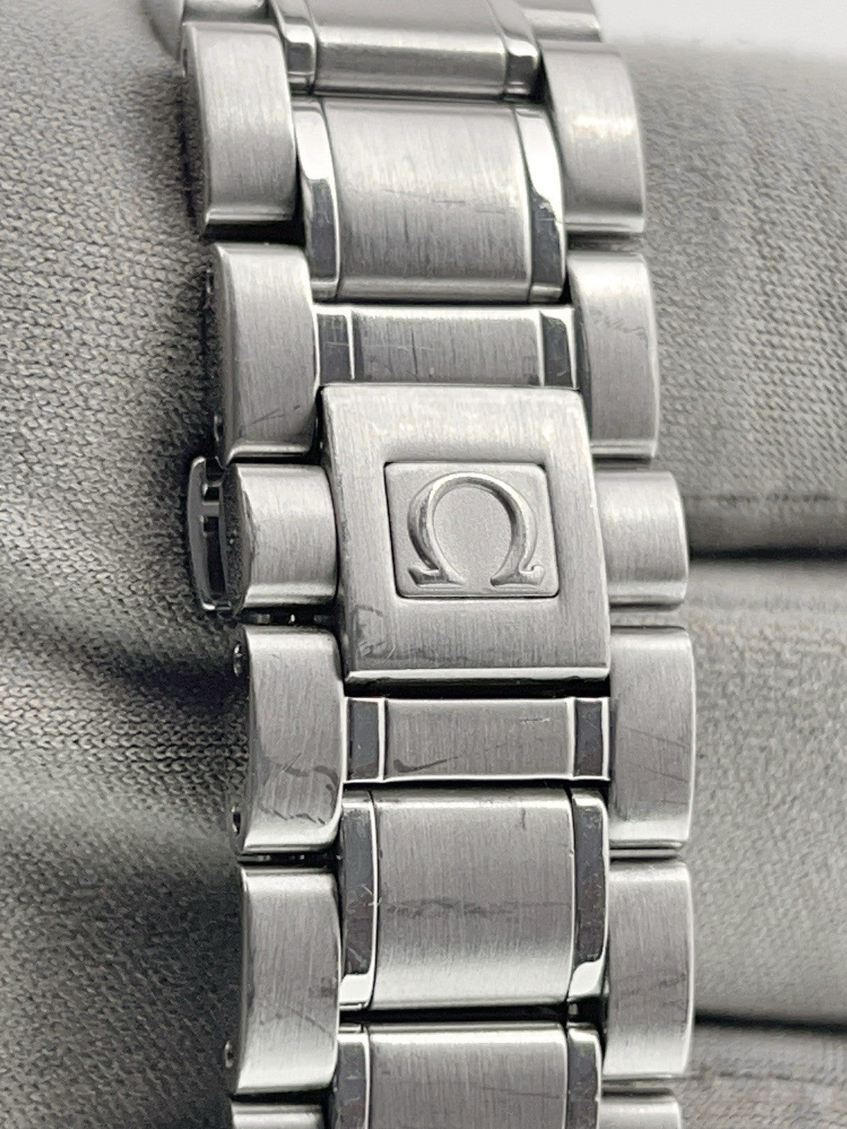 Omega Speedmaster Stainless Steel Silver Dial 39mm Automatic Men's Watch 3513.33