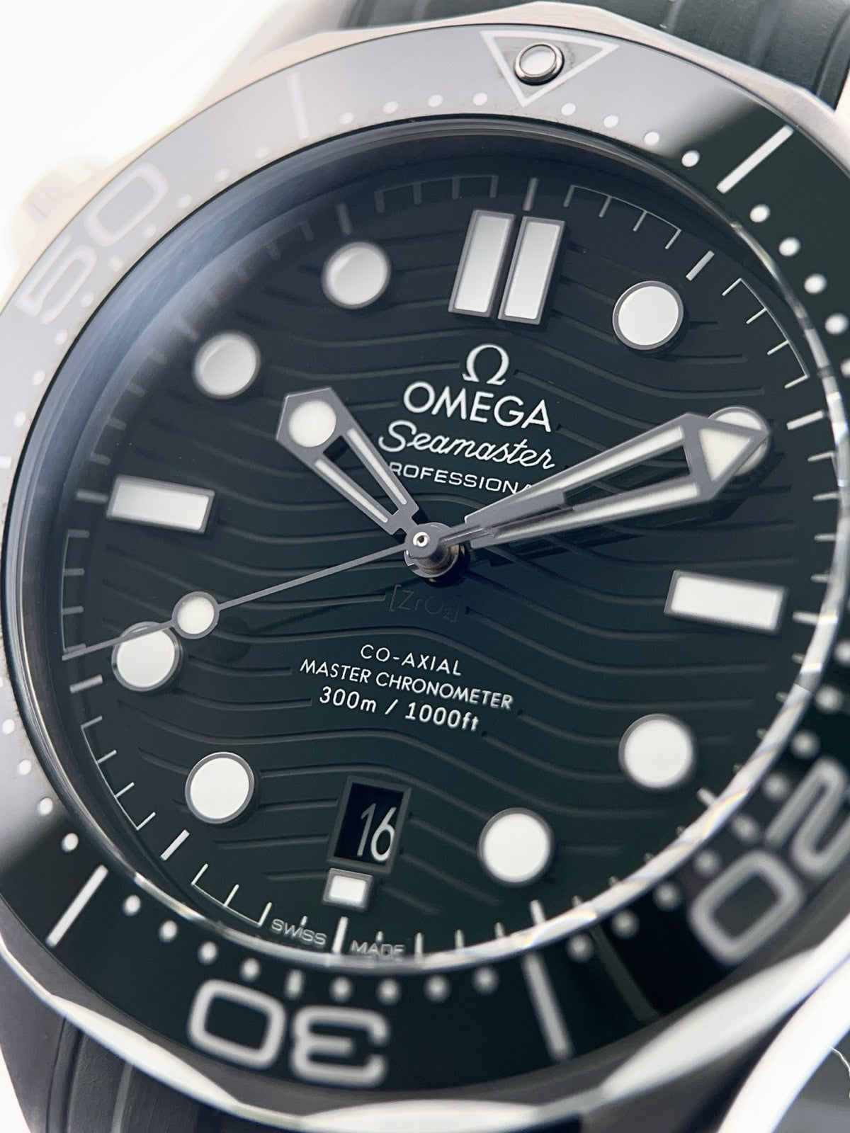 Omega Seamaster Diver Stainless Steel Green Dial 42mm Auto 210.32.42.20.10.001