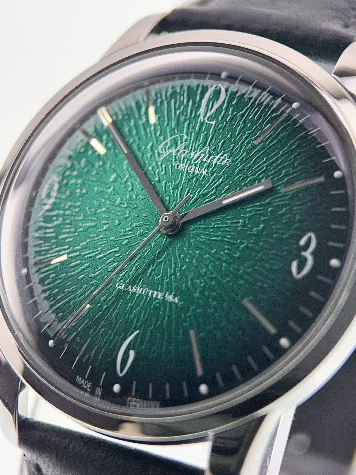 Glashutte Sixties Stainless Steel Green Dial 39mm Auto Mens 1-39-52-03-02-04