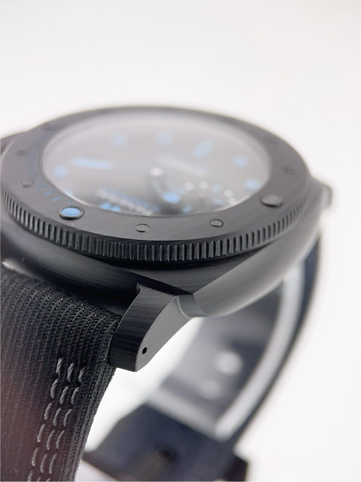 Panerai Submersible Carbon PAM01616