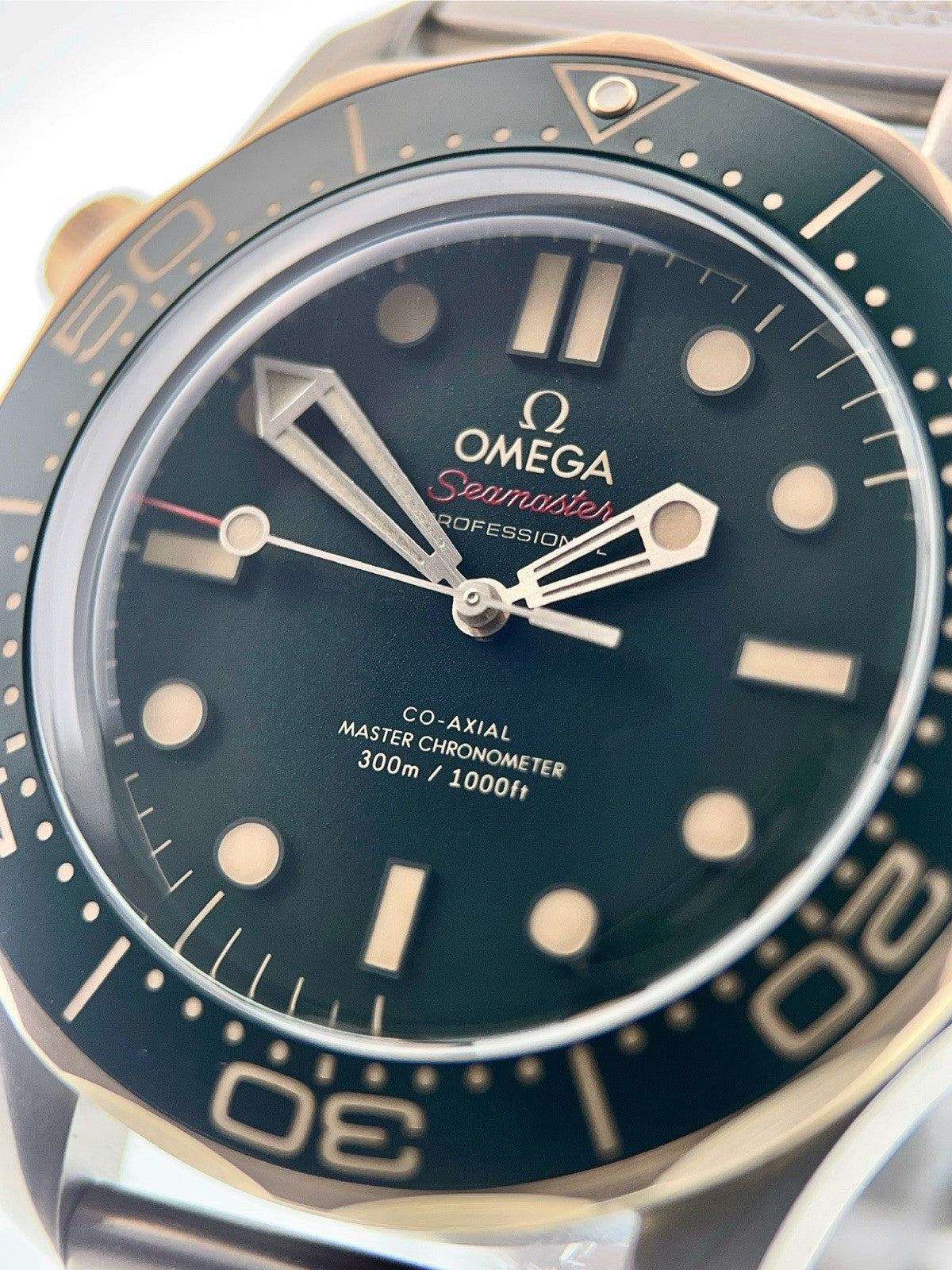 NEW 2025 Omega Seamaster Titanium GREEN Dial 42mm Watch 210.90.42.20.10.001
