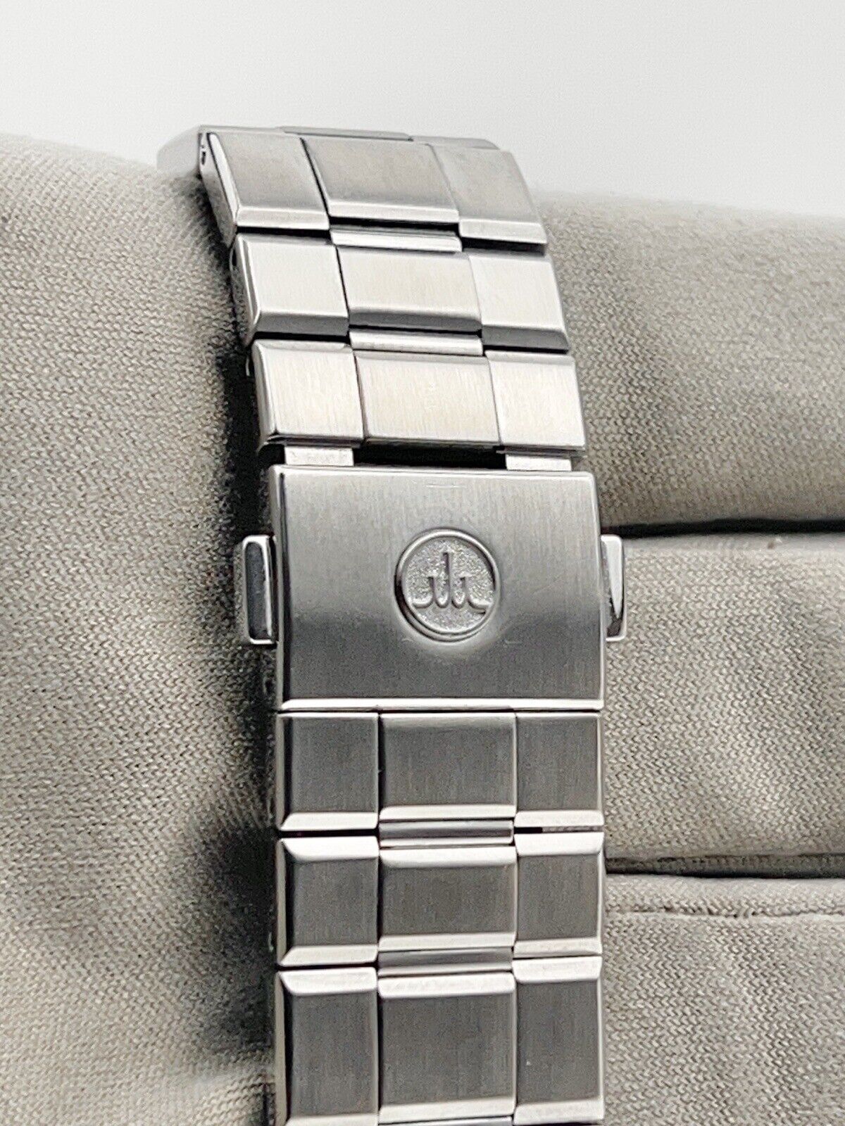 Credor Automatic 36mm Silver Dial Men’s Watch Box & Papers 2012 Ref GCBW989