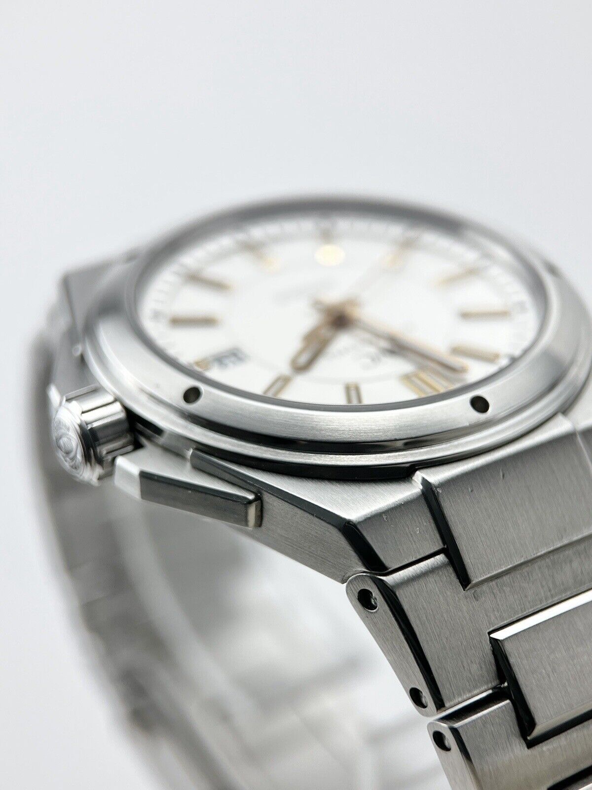 IWC Ingenieur Automatic Watch 40mm White Dial Gold Hands IW323906 W/ Box