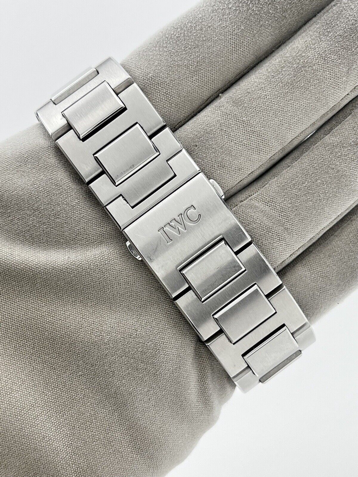 IWC Ingenieur Automatic Watch 40mm White Dial Gold Hands IW323906 W/ Box