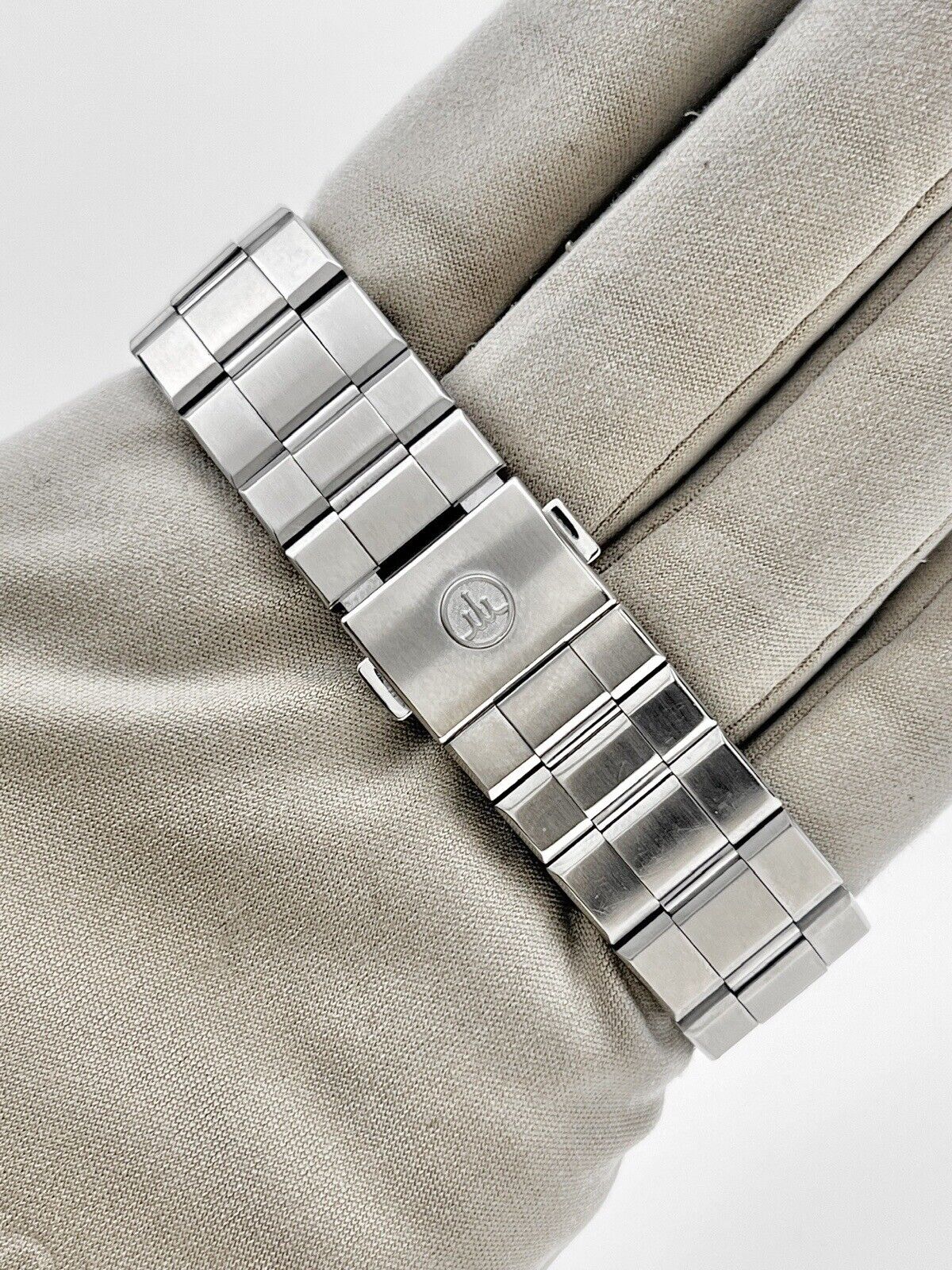 Credor Automatic 36mm Silver Dial Men’s Watch Box & Papers 2012 Ref GCBW989