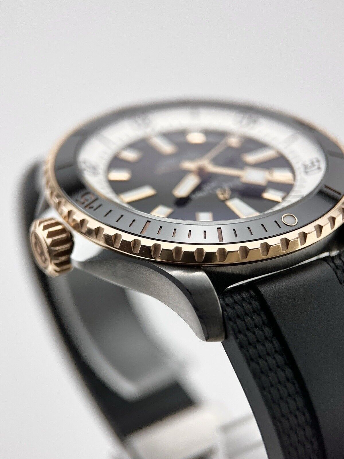 Breitling Superocean 42mm Two Tone Automatic U17375 Stainless And Rose Gold