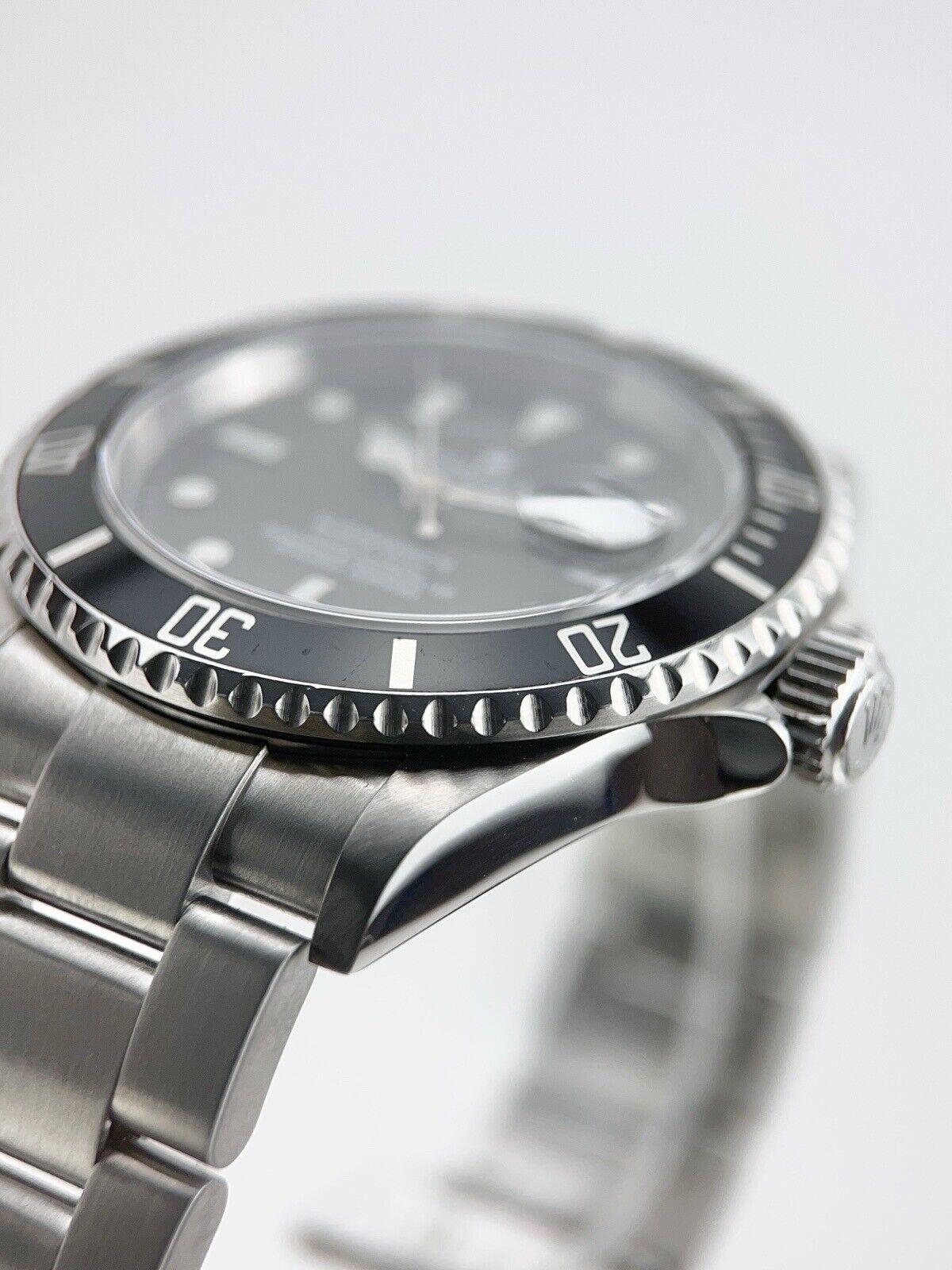 Rolex Submariner Date Stainless Steel Black 40mm Automatic Men’s Watch 16610