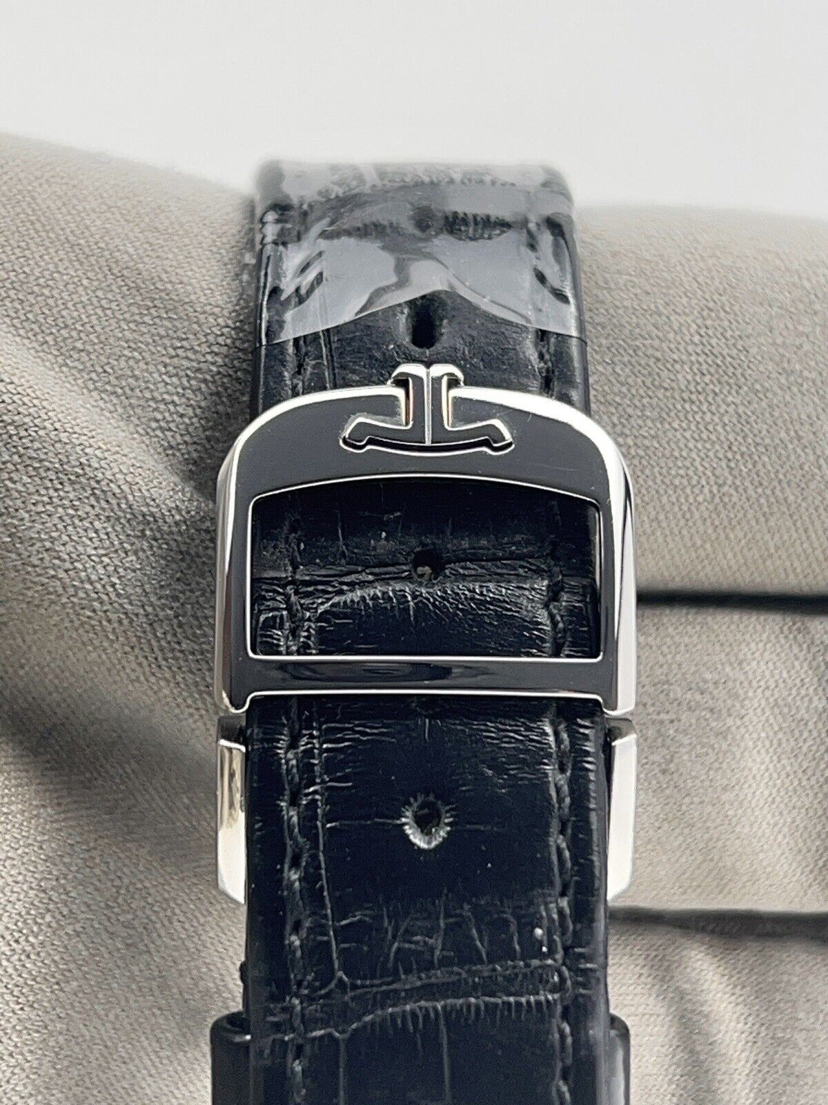 JAEGER-LECOULTRE Q2548440 Reverso Classic Medium Slim Men's Watch Box & Papers
