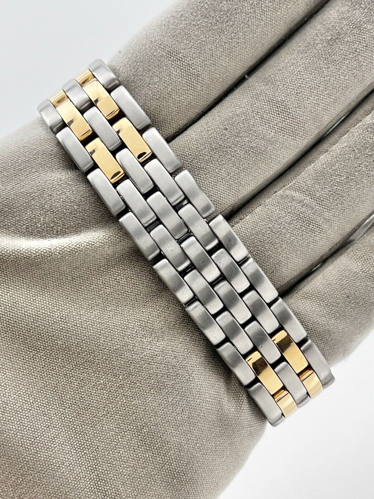 Cartier Panthere Two Row Quartz 27mm Silver Dial 18k Yellow Gold Ref-W25028B6