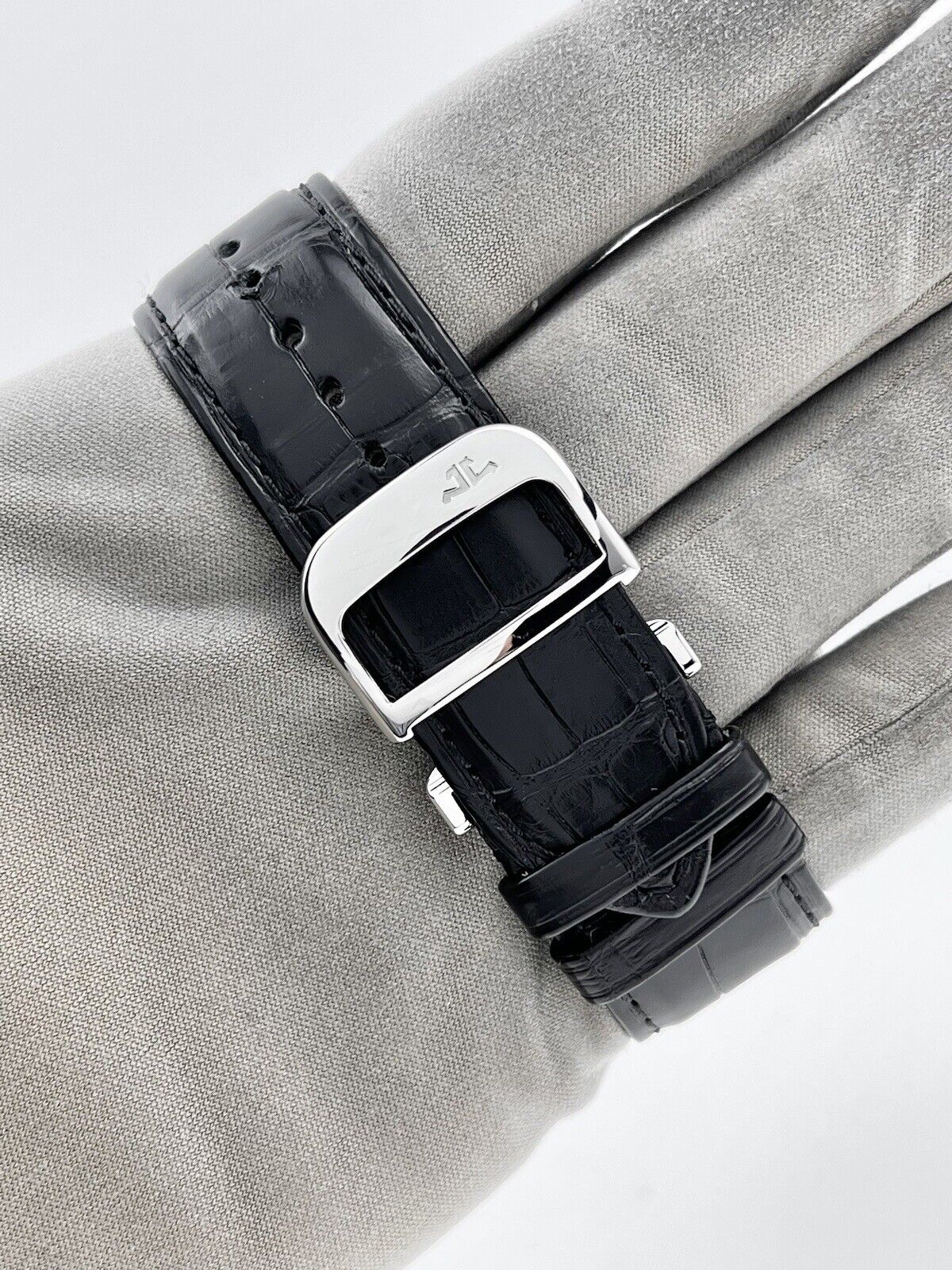 Jaeger-LeCoultre Grand Reverso Stainless Steel Silver Dial 42x30mm 273.8.04