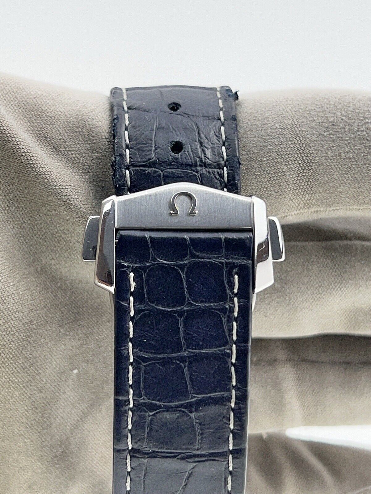 Omega Speedmaster Stainless Steel Blue 44mm Automatic Men’s 304.33.44.52.03.001