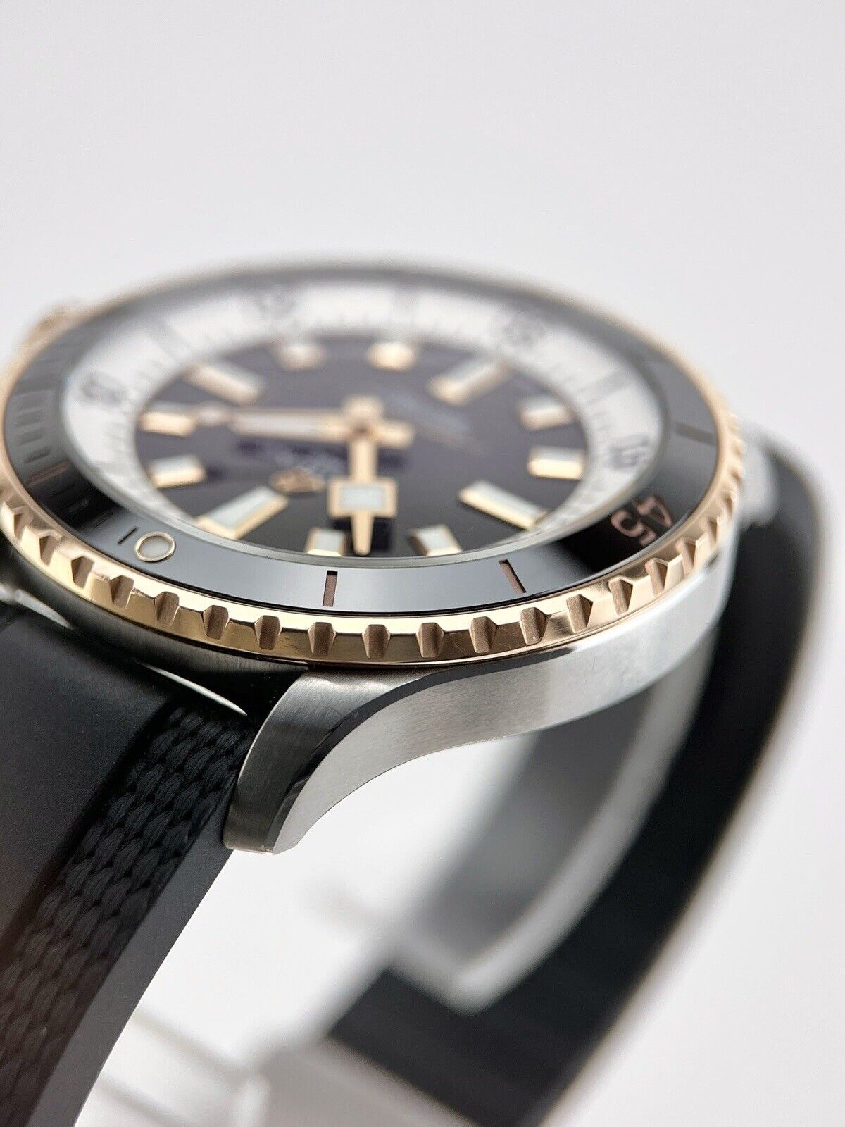 Breitling Superocean 42mm Two Tone Automatic U17375 Stainless And Rose Gold