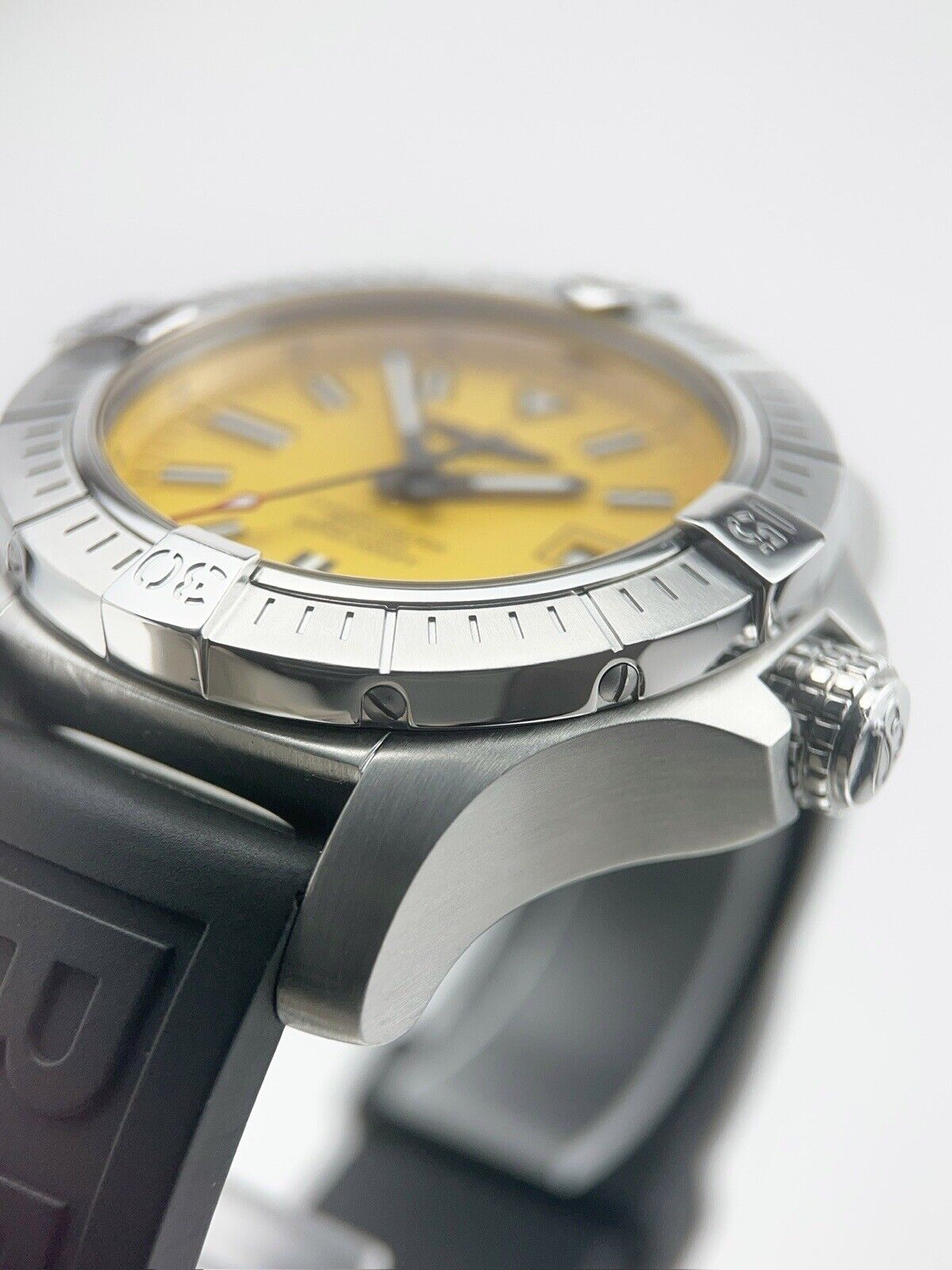 Breitling Avenger Seawolf 45mm Yellow Dial Automatic Watch A17319 Box And Papers
